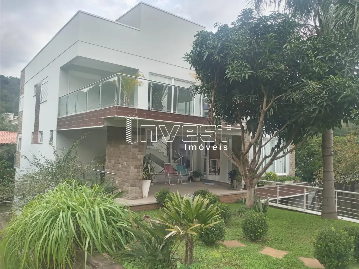 Linda casa em condomínio fechado com vista panorâmica