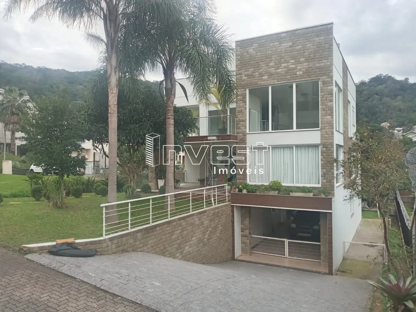 Linda casa em condomínio fechado com vista panorâmica