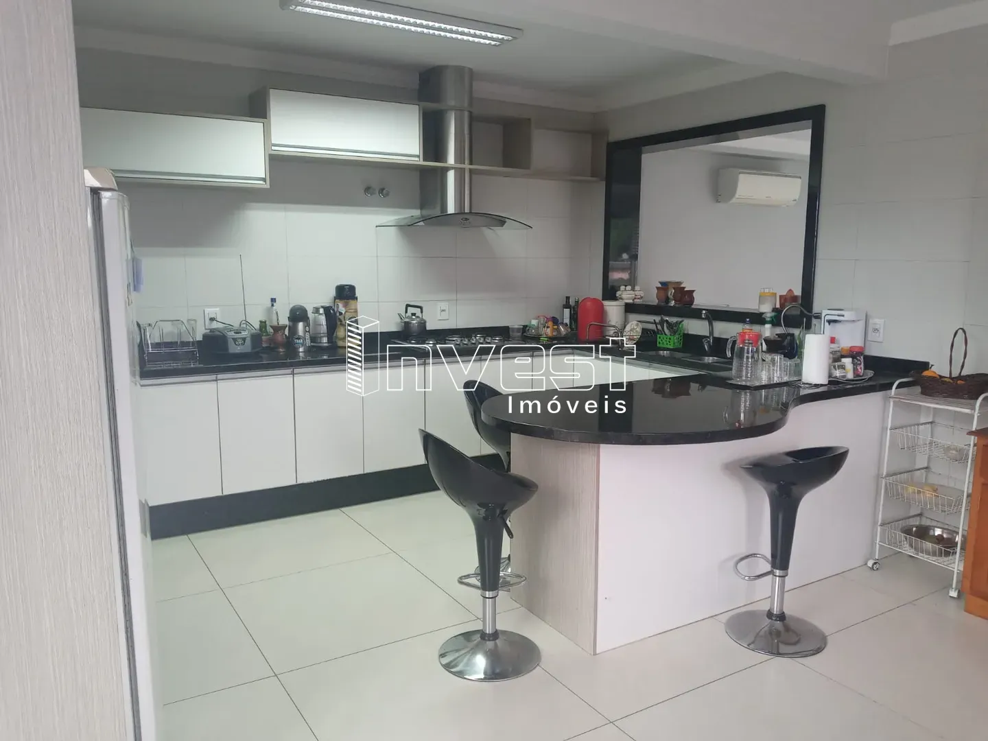 Linda casa em condomínio fechado com vista panorâmica