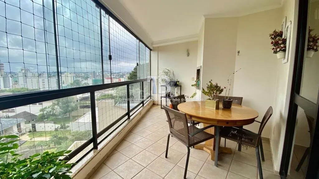 Apartamento à venda com 3 dormitórios, 2 banheiros, 3 vagas de garagens e 129m² de área privativa no bairro Centro