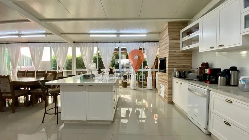 Casa à venda com 4 dormitórios, 3 banheiros, 2 vagas de garagens e 263m² de área privativa no bairro Presidente Médici