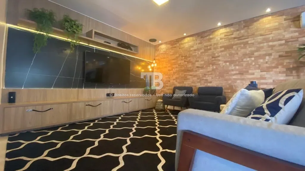 Casa à venda com 3 dormitórios, 3 banheiros, 2 vagas de garagens e 340m² de área privativa no bairro Centro