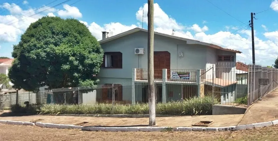 Casa - Centro, Minas Gerais Esquina Ceara