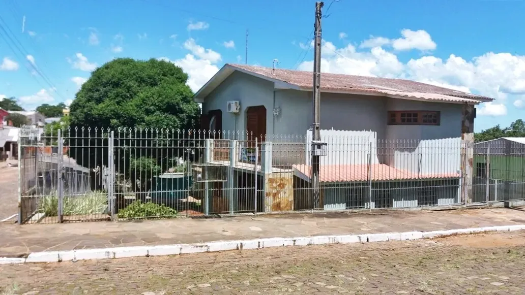 Casa - Centro, Minas Gerais Esquina Ceara