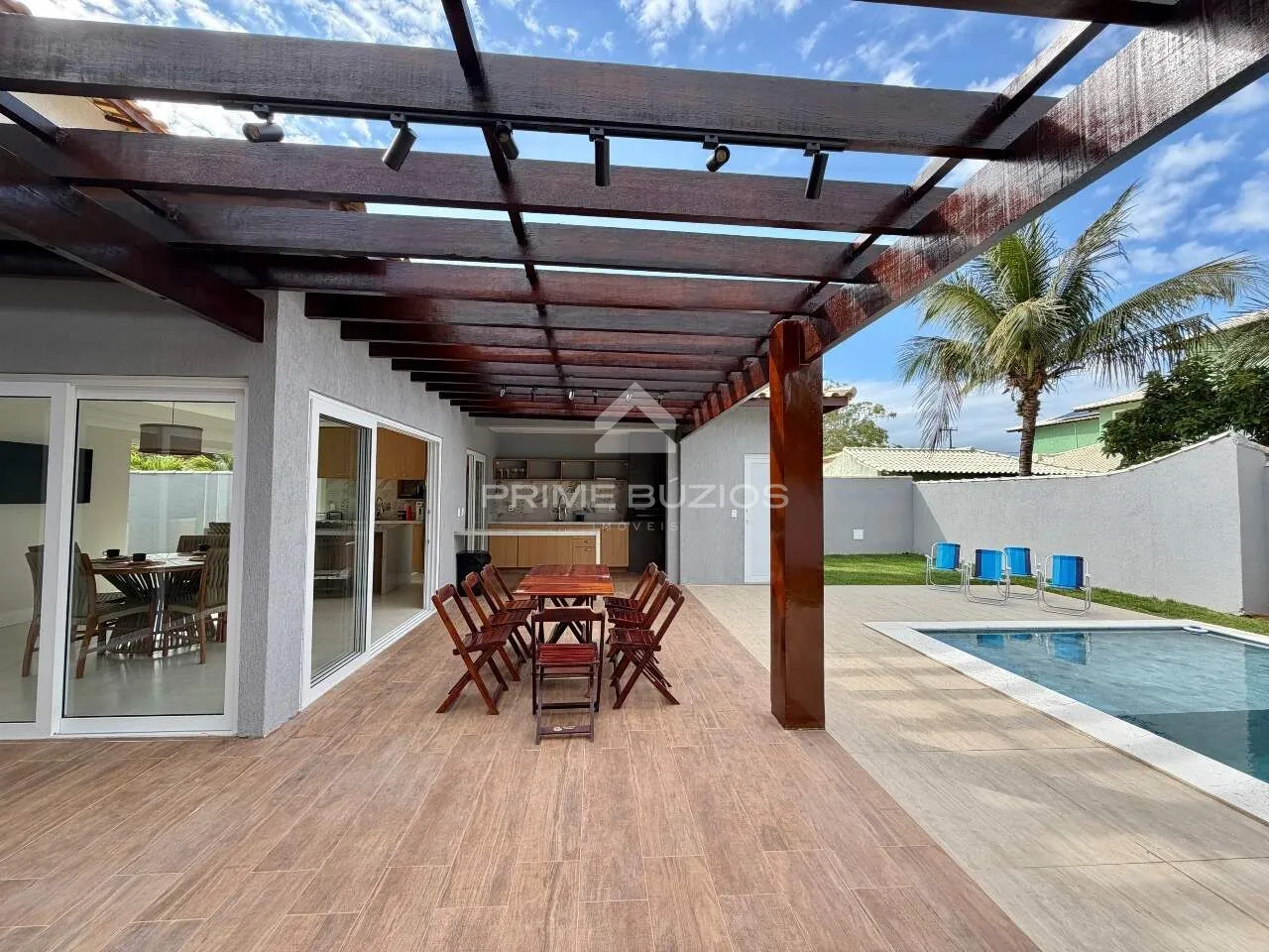 Casa em condomínio para temporada, 4 quartos, 4 suítes, 3 vagas, Caravelas – Armação dos Búzios/RJ