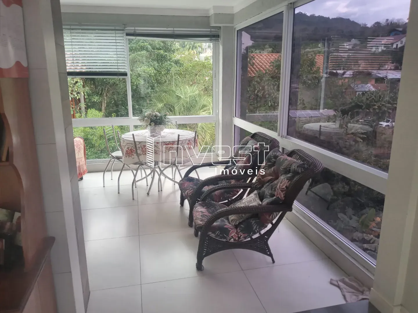 Linda casa em condomínio fechado com vista panorâmica