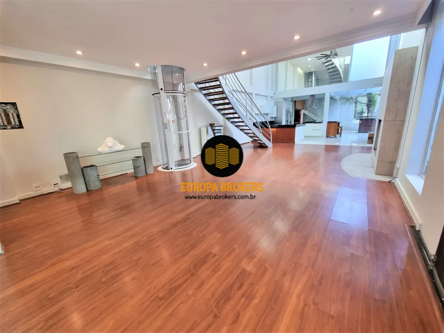 SALA COM ELEVADOR