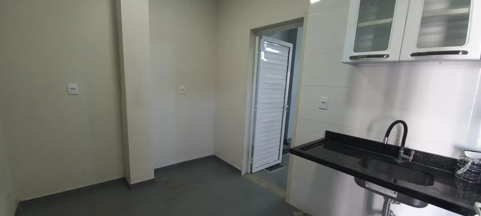 Sala por R$ 4.000,00/mês + taxas na rua Pedro Calero Costa nº 332