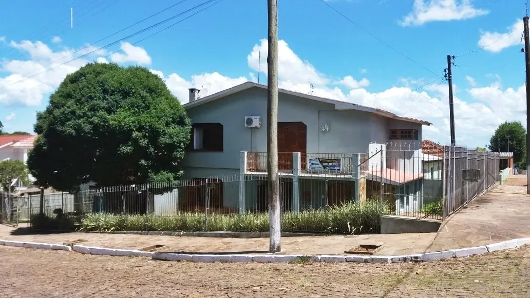 Casa - Centro, Minas Gerais Esquina Ceara