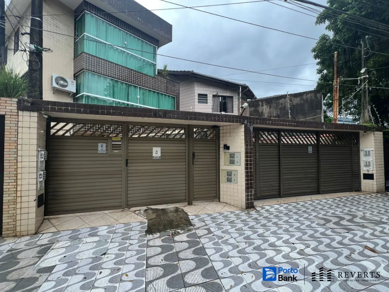 Sobrado em Santos/SP — Embaré