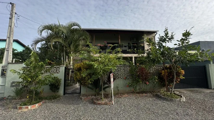 Sobrado com 255,3m² à venda por R$870.000,00 em Itapoá-SC