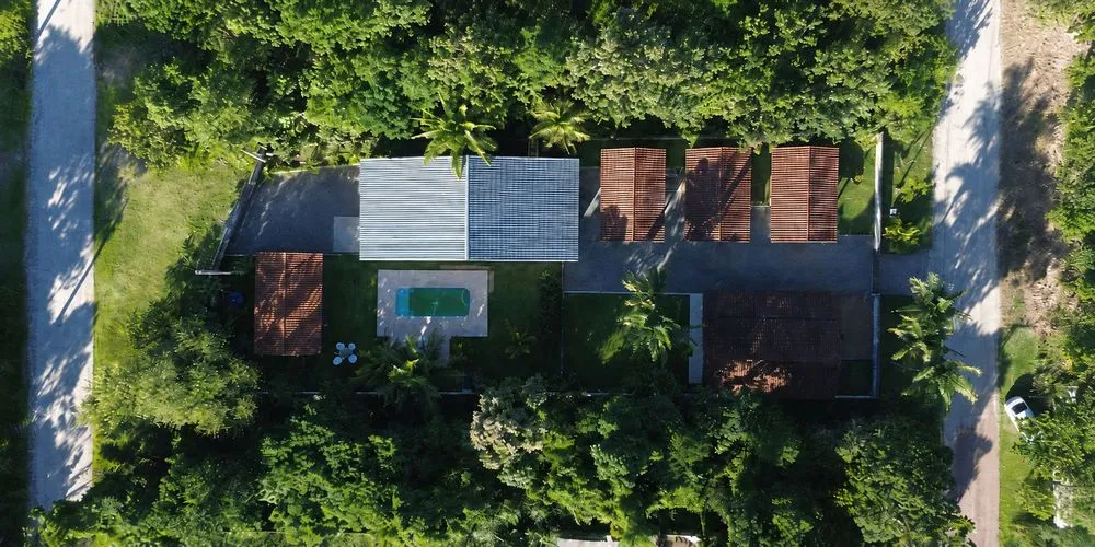 Sobrado com piscina + 4 kitnets por R$3.000.000,00 em Itapoá-SC