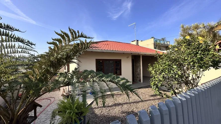 2 casas à venda com 155,8m² por R$ 845.000,00 em Itapoá/SC