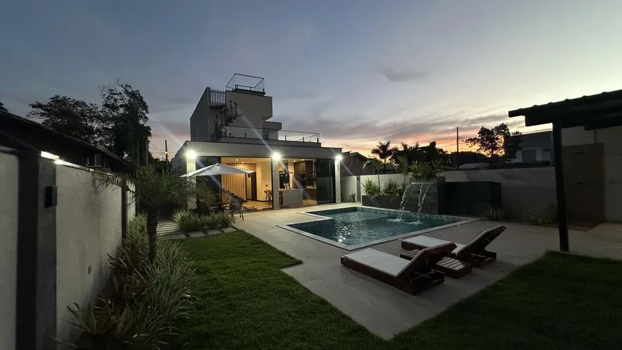 Sobrado de alto padrão à venda por R$2.390.000,00 em Itapoá-SC