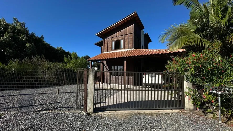 Sobrado com 100m² à venda por R$700.000,00 em Itapoá-SC