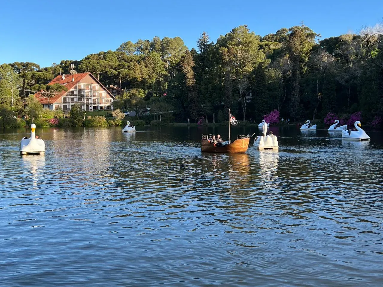 Visite Parque do Lago Negro em Gramado