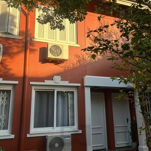 Casa condomínio 3 quartos, sendo 1 suíte, hidro e closet, 2 vagas