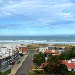 Apartamento com 180m², 3 dormitórios, 1 suíte, 2 vagas no Debret em Torres para Comprar