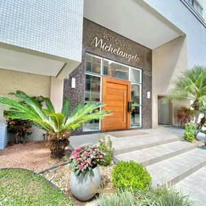 Apartamento com 120m², 3 dormitórios, 1 suíte, 2 vagas no Michelângelo em Torres para Comprar