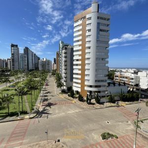 Apartamento com 186m², 3 dormitórios, 1 suíte, 2 vagas no Debret em Torres para Comprar