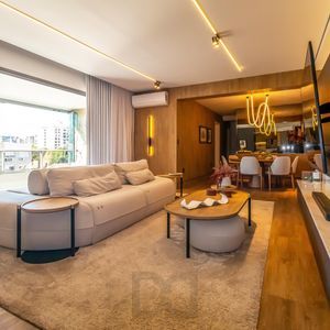 Apartamento NOVO, 100% mobiliado, com 149,84m² de área privativa, 3 suítes e 2 vagas de garagem.