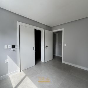 Apartamento com 90m², 2 dormitórios, 2 suítes, 2 vagas no Maui Residencial em Torres para Comprar