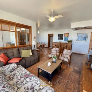 Apartamento com 186m², 3 dormitórios, 1 suíte, 2 vagas no Debret em Torres para Comprar