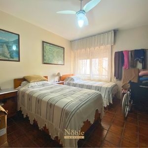 Apartamento com 269m², 4 dormitórios, 3 suítes, 2 vagas no Edificio Santa Helena em Torres para Comprar