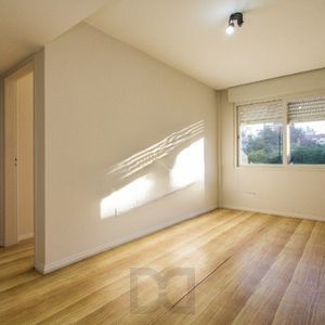 Excelente apartamento de 1 dormitório na Rua Garibaldi, com 44,7 m² de área privativa.
