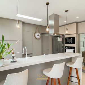 Apartamento com 103m², 3 dormitórios, 3 suítes, 2 vagas no Absoluto em Torres para Comprar