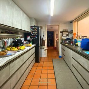 Apartamento com 269m², 4 dormitórios, 3 suítes, 2 vagas no Edificio Santa Helena em Torres para Comprar