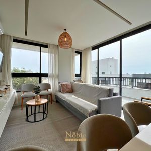 Apartamento com 64m², 2 dormitórios, 1 suíte, 1 vaga no Aston em Torres para Comprar