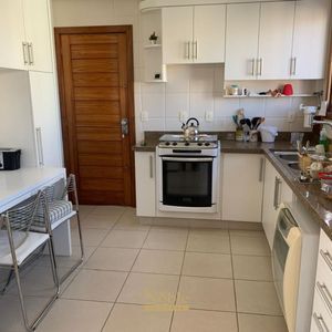 Apartamento com 180m², 3 dormitórios, 1 suíte, 2 vagas no Debret em Torres para Comprar