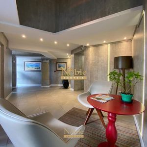 Apartamento com 186m², 3 dormitórios, 1 suíte, 2 vagas no Debret em Torres para Comprar