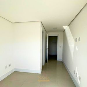 Apartamento com 212m², 4 dormitórios, 4 suítes, 3 vagas no Golden Tower em Torres para Comprar