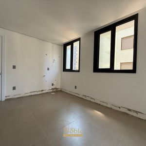 Apartamento com 98m², 2 dormitórios, 2 suítes, 1 vaga no Praça Quatro em Torres para Comprar
