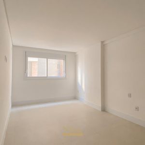 Apartamento com 130m², 3 dormitórios, 1 suíte, 2 vagas no Monterrey em Torres para Comprar