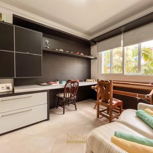 Apartamento com 232m², 4 dormitórios, 4 suítes, 2 vagas no Estevanell em Torres para Comprar