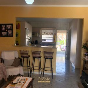 Casa com 180m², 5 dormitórios, 1 suíte, 2 vagas no bairro Praia da Cal em Torres para Comprar