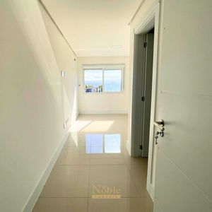 Apartamento com 212m², 4 dormitórios, 4 suítes, 3 vagas no Golden Tower em Torres para Comprar