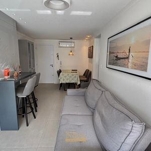 Apartamento com 78m², 2 dormitórios, 1 suíte, 2 vagas no Residencial DI Capri em Torres para Comprar
