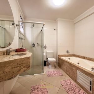 Apartamento com 232m², 4 dormitórios, 4 suítes, 2 vagas no Estevanell em Torres para Comprar