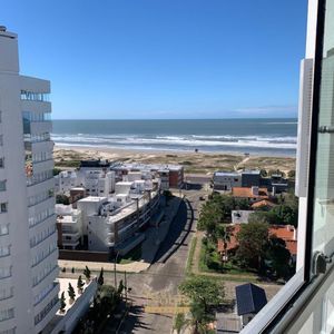 Apartamento com 180m², 3 dormitórios, 1 suíte, 2 vagas no Debret em Torres para Comprar