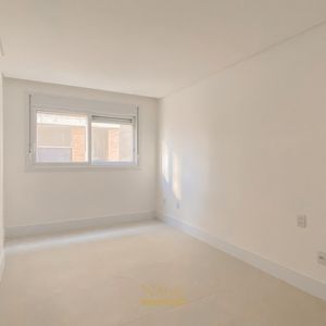Apartamento com 130m², 3 dormitórios, 1 suíte, 2 vagas no Monterrey em Torres para Comprar