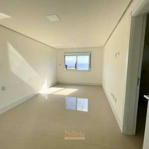 Apartamento com 212m², 4 dormitórios, 4 suítes, 3 vagas no Golden Tower em Torres para Comprar