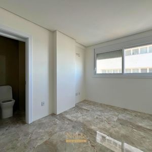 Apartamento com 119m², 3 dormitórios, 3 suítes, 2 vagas no La Vistara em Torres para Comprar