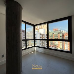 Apartamento com 98m², 2 dormitórios, 2 suítes, 2 vagas no Praça Quatro em Torres para Comprar