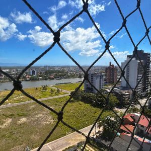 Apartamento com 101m², 2 dormitórios, 1 suíte, 2 vagas no Dom Raphael em Torres para Comprar