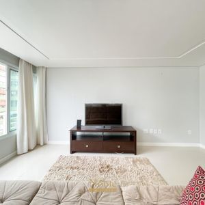 Apartamento com 124m², 3 dormitórios, 3 suítes, 2 vagas no Lê Classic em Torres para Comprar