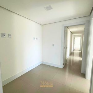 Apartamento com 212m², 4 dormitórios, 4 suítes, 3 vagas no Golden Tower em Torres para Comprar